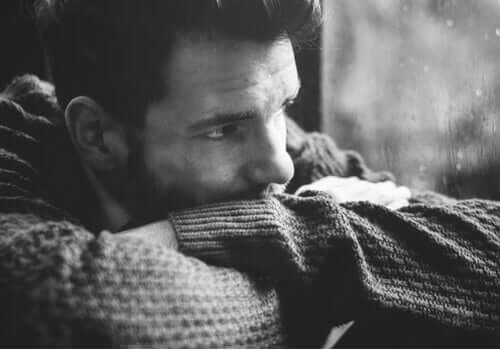 Un homme pensif