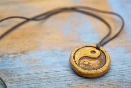 Un collier du yin et yang