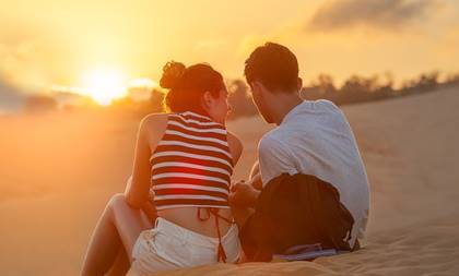 Un couple sur la plage