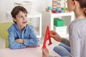 L'enfance et les problèmes spécifiques du langage