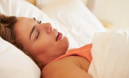 L'apnée du sommeil chez les femmes : symptômes et problèmes associés