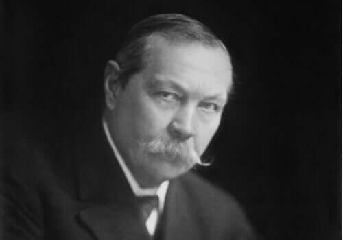 Un portrait d'Arthur Conan Doyle
