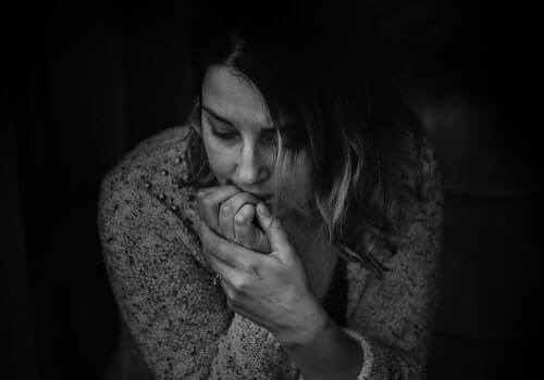 Une femme inquiète en dépression