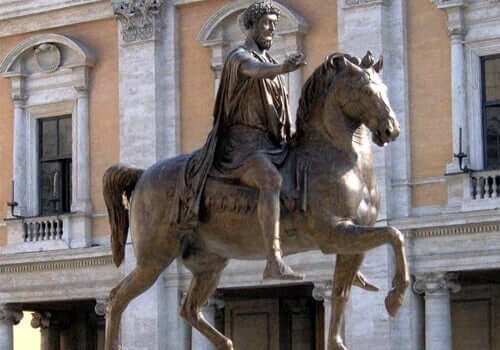 Une statue de Marc Aurèle à cheval