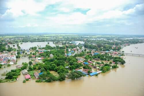 Un village après une catastrophe naturelle nécessitant l'intervention psychosociale