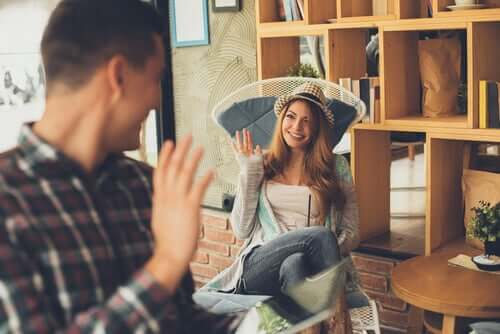Le salut entre un homme et une femme