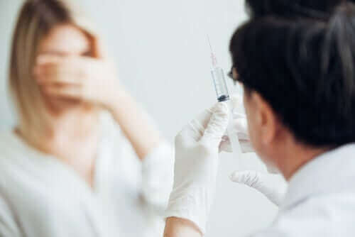Une femme souffrant de la phobie du sang-injection-accident