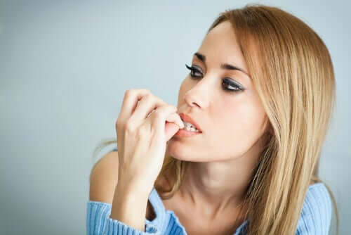 Les neurosciences nous expliquent pourquoi nous nous rongeons les ongles