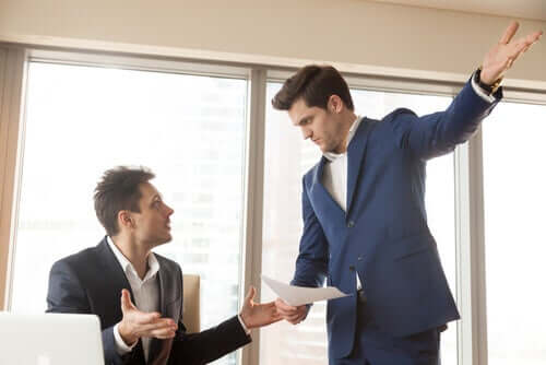 Deux hommes devant savoir se protéger