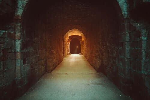 La grotte dans le mythe d'Orphée et d'Eurydice