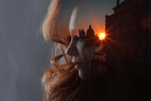 Une femme qui met en oeuvre son intelligence et son intuition