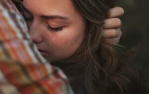 Un malheur est-il plus supportable lorsqu'il est partagé ?