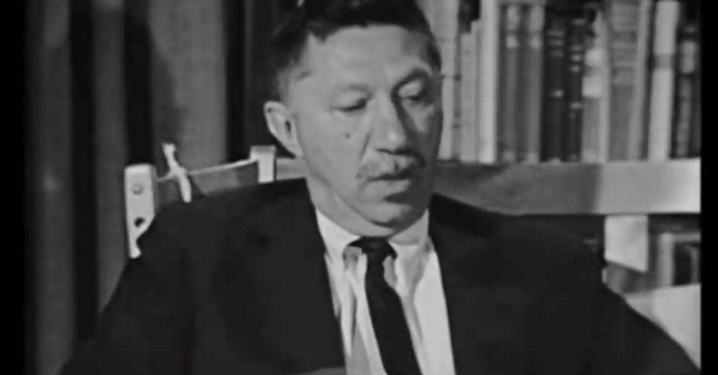 Abraham Maslow en train de parler