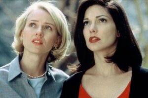 Mulholland Drive: un labyrinthe d'ombre et de lumière