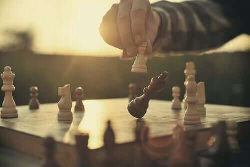 Contrairerement à une partie d'échecs, la vie continue après échec et mat.