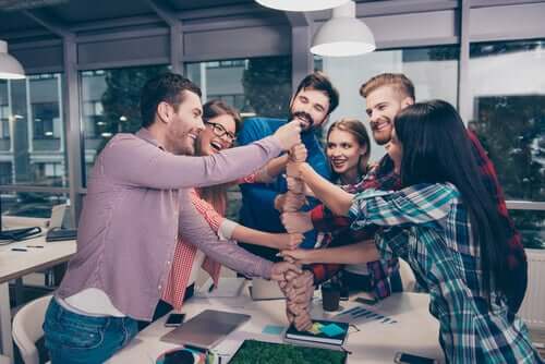 Le bonheur au travail au sein d'un groupe de collègues