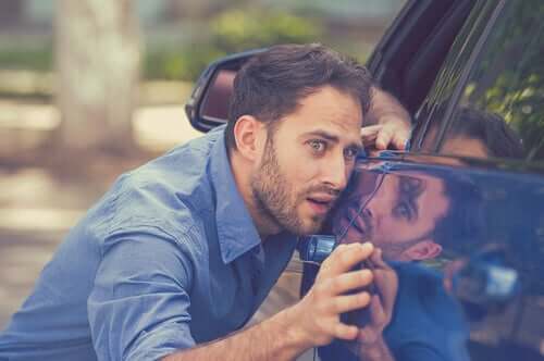 Les obsessions pures d'un homme en ce qui concerne sa voiture