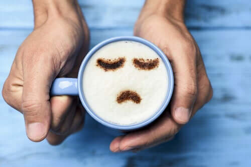 Le malheur représenté dans une tasse de café