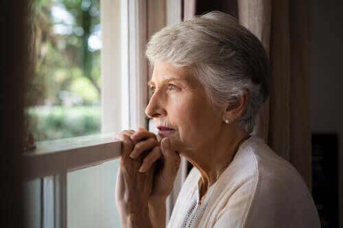 Une personne âgée souffrant d'Alzheimer