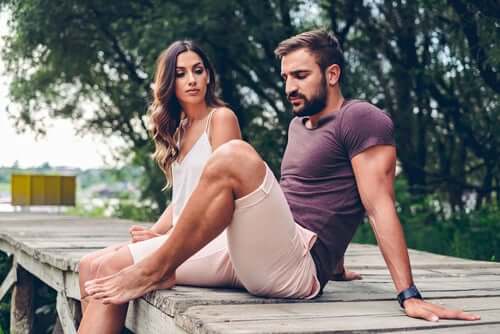 Comment le style d'attachemen pendant l'enfance influence-t-il le couple ?