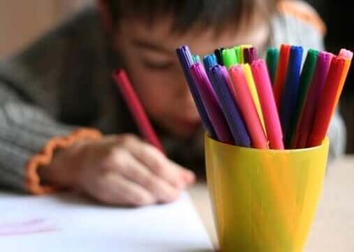 Le dessin fait partie des passe-temps des enfants