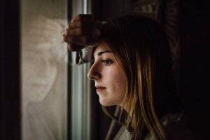 Les pensées négatives pendant la crise du COVID-19 : comment les gérer ?