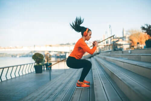 Une femme faisant du sport avec de la musique