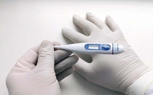 La fièvre fait partie des symptômes que présente le COVID-19