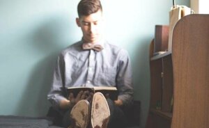 Confinement dans un petit appartement : le monde entre quatre murs