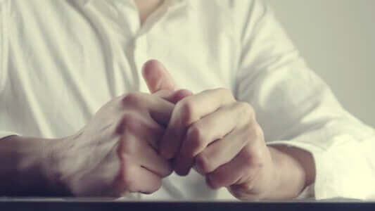 Un homme qui souffre d'un trouble mental