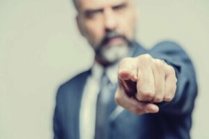 L'argument ad hominem, ou quand on attaque sans arguments