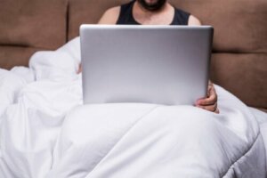 Comment la pornographie affecte-t-elle la relation de couple ?