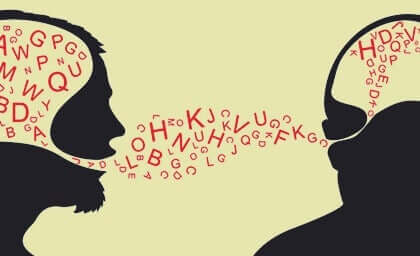 Deux personnes en train de s'adresser des arguments ad hominem