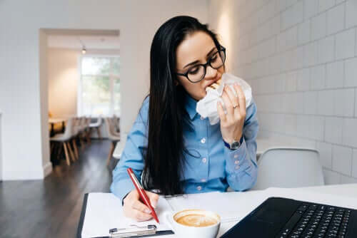 Stress et alimentation : pourquoi mangeons-nous plus lorsque nous sommes stressés ?