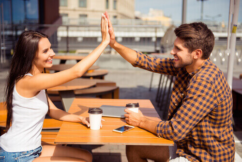 Les femmes et les hommes peuvent-ils juste être amis ?