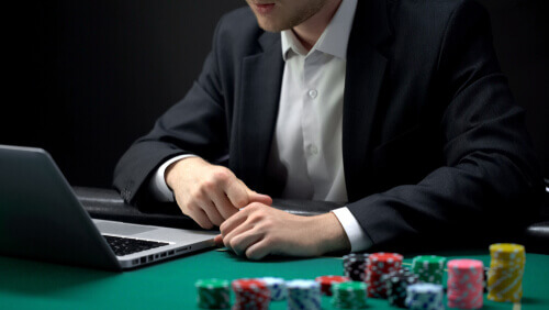 Un homme en proie au jeu pathologique