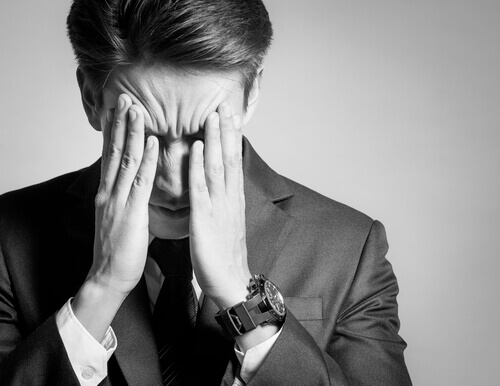 Un homme angoissé par le jeu pathologique