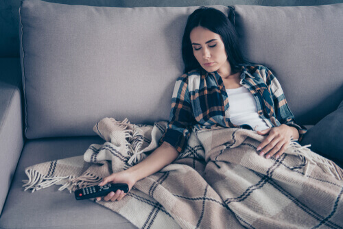 Une femme ayant un mode de vie sédentaire
