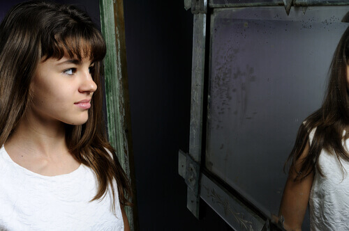 Une adolescente complexée à cause de TCA