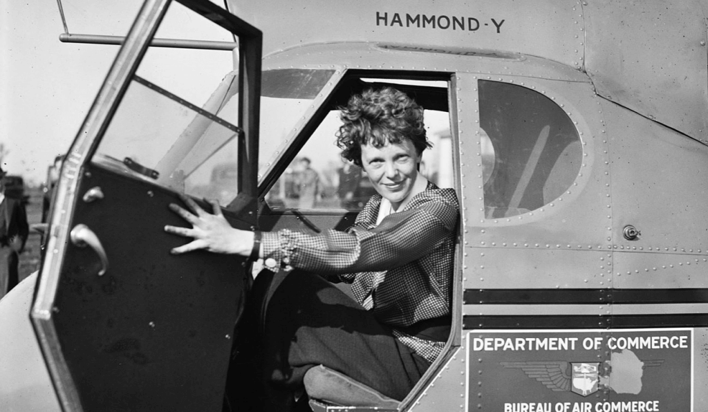 Amelia Earhart dans un avion