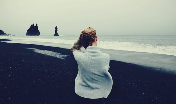 Une femme sur la plage