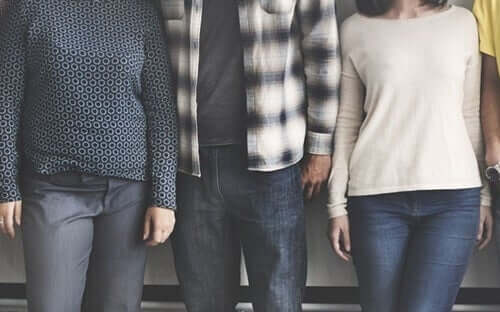 Des personnes debout