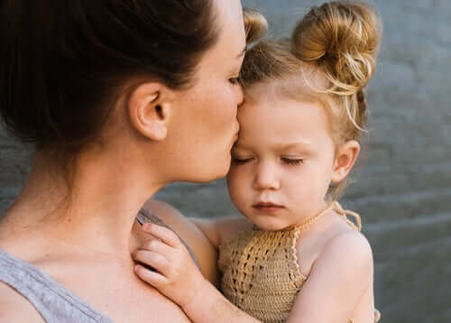 Une fillette qui aura des souvenirs d'enfance heureux