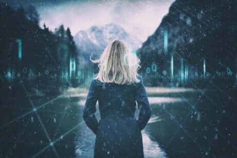 Une femme qui regarde un paysage.