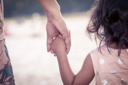 L'hyper-parentalité chez une mère.