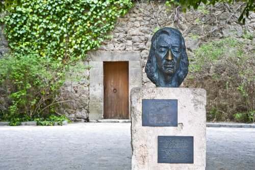 Une sculpture de Frédéric Chopin.