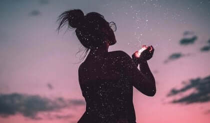 Une femme ayant compris que la vie se mesure en émotions.