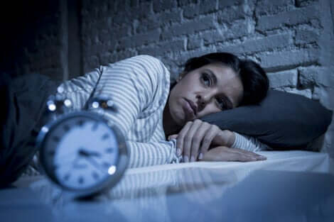 Une femme qui fait une insomnie.
