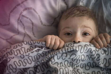 Lorsqu'un enfant a peur, il se cache.