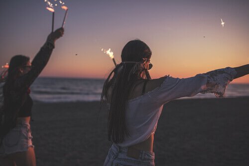 Les mauvais garçons plaisent aux adolescentes. 